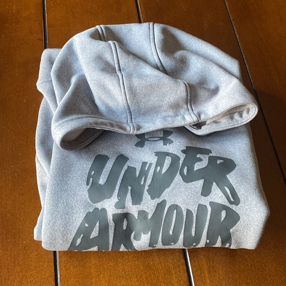 Under Armour sweatshirt size YMD. Approximately 21 inches long. Nice condition - Picture 6 of 7